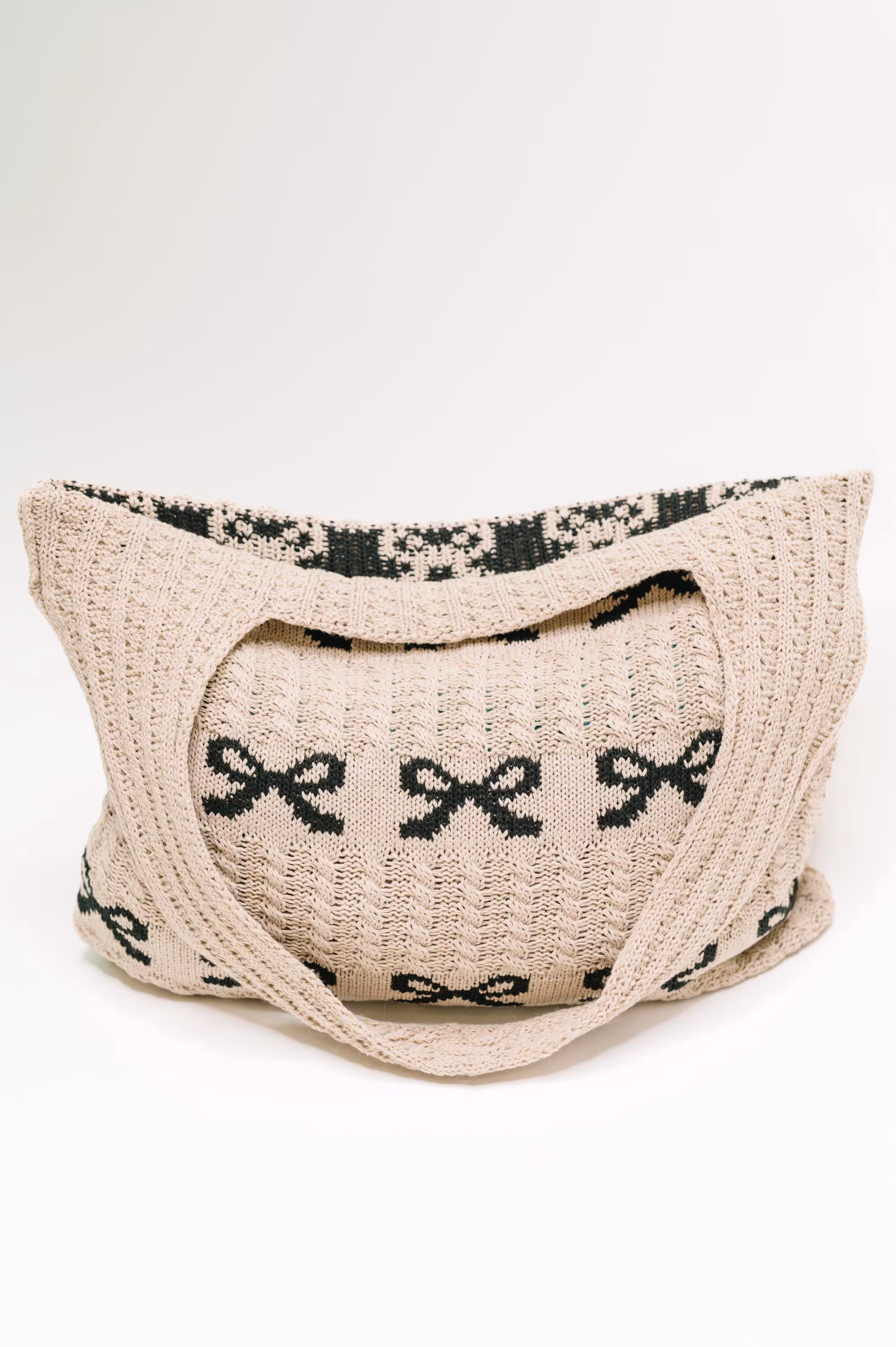 Coquette Bag Topped With a Bow Knit Shoulder Tote Bag — view 4