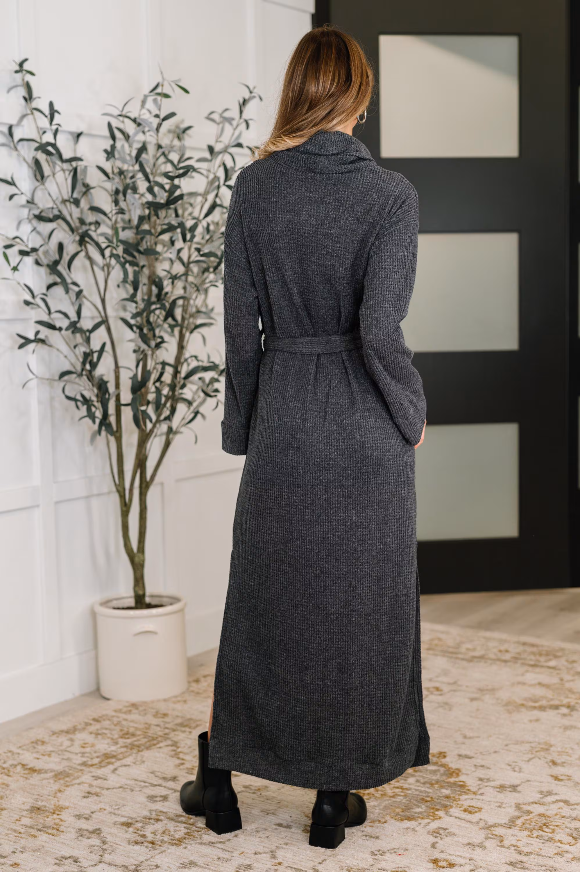 Sweater Dress Travel Plush Knit Maxi Dress in Charcoal Size — view 4